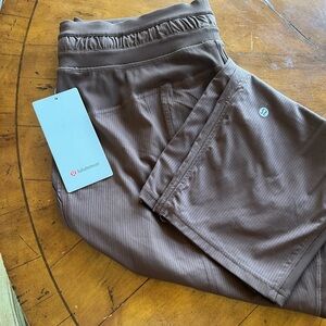 Lululemon Dance Studio MR Crop